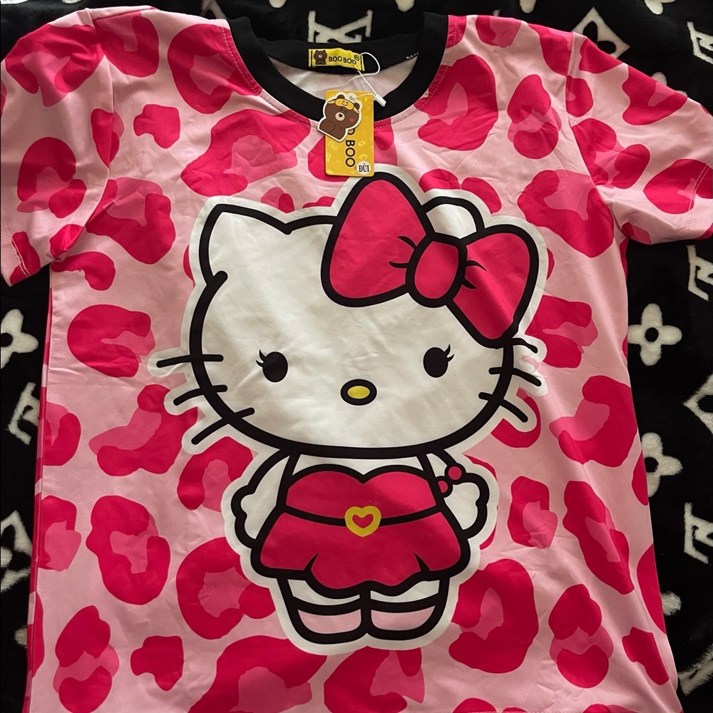 Hello Kitty Tees - Picture 2 of 5